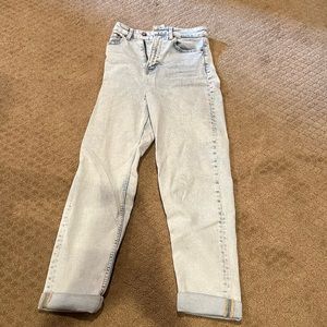 Divided bleach jeans